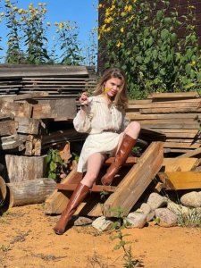 Elena Vien, 79112900698